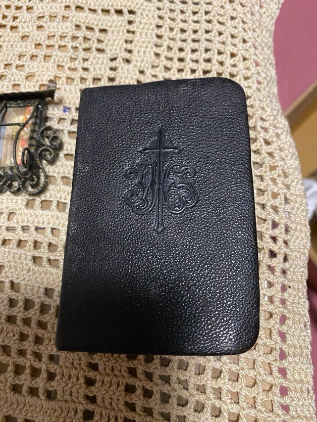 Lote religioso: marcos y libros