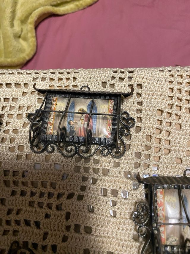 Lote religioso: marcos y libros