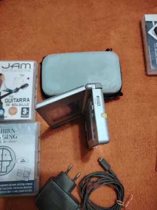 Consola Nintendo DS  en Plata Completa Cargador
