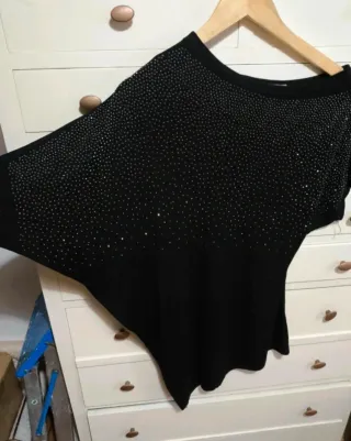 Top Vince Otto con brillos asimétrico