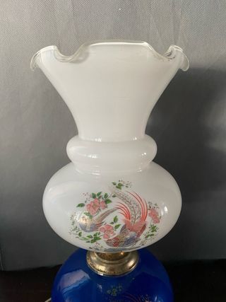 Candeeiro de mesa ,base em ferro e vidro azul