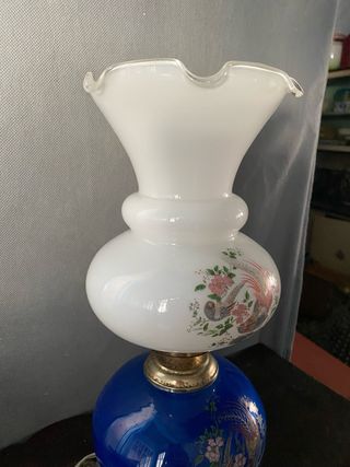 Candeeiro de mesa ,base em ferro e vidro azul