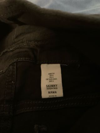 Pantalones H&M MAMA Skinny Talla 36 Negros