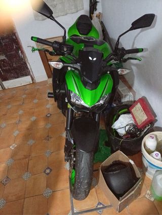 Kawasaki Z900 Verde y Negra