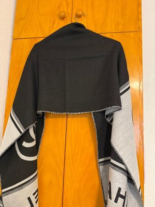 Bufanda Chanel Logo CC y Nombre