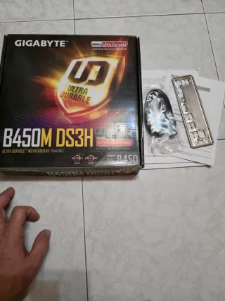 GIGABYTE B450M DS3H Placa Base