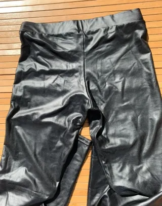 Leggings efecto piel negros