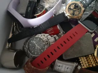 Lote de relojes y joyería