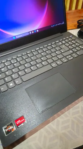 Portátil Lenovo Ryzen 12GB RAM Doble Disco