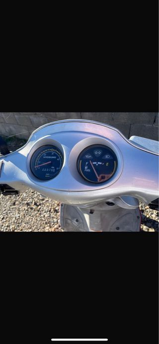 Moto 49cc Hyosung Plata y Rojo