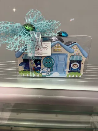 Caja metálica casita escolar