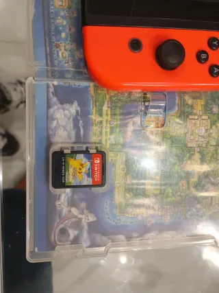 Nintendo Switch Azul/Rojo + Juego Pokémon