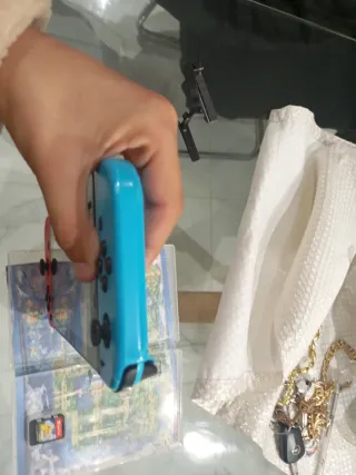 Nintendo Switch Azul/Rojo + Juego Pokémon