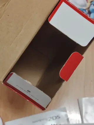 Consola Nintendo 2DS Roja/Blanca + Caja + Juegos