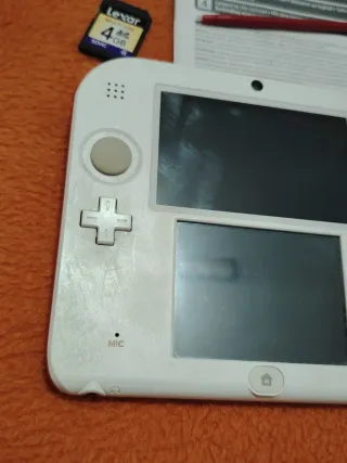 Consola Nintendo 2DS Roja/Blanca + Caja +  2 Juego