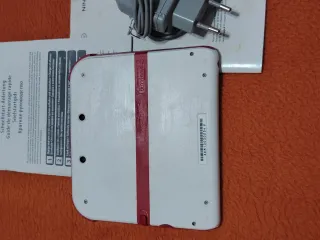 Consola Nintendo 2DS Roja/Blanca + Caja +  2 Juego