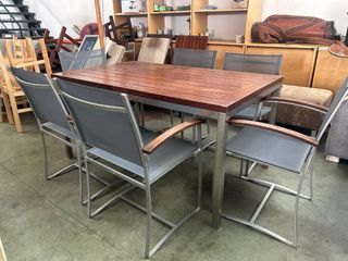 Mesa y 6 sillas de exterior