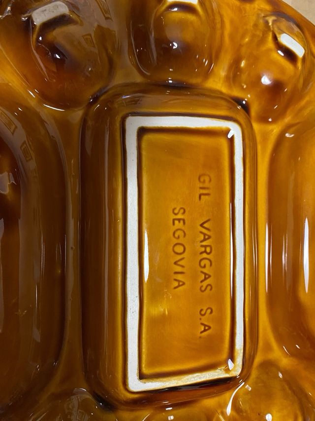 Plato grande aperitivos y huevos cerámica marrón