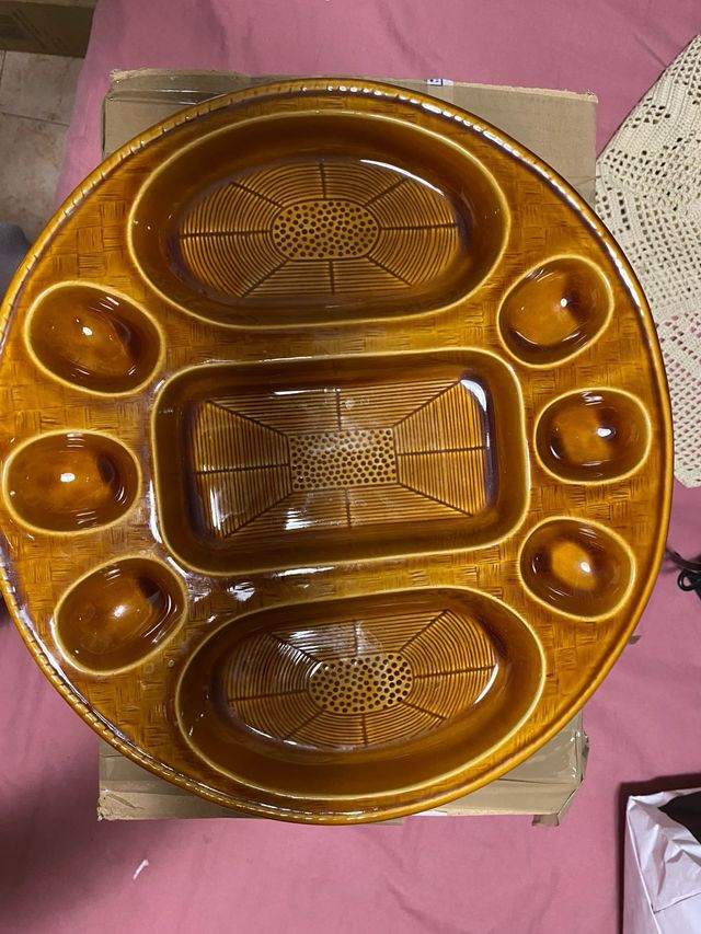 Plato grande aperitivos y huevos cerámica marrón