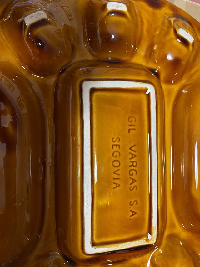 Plato grande aperitivos y huevos cerámica marrón