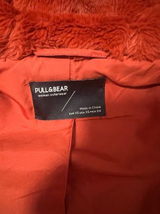 Abrigo peludo burdeos