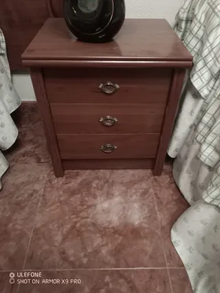 Mesilla de noche de madera