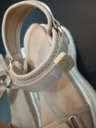 Sandalias Stradivarius correas