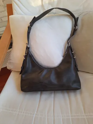 Bolso marrón con hebillas