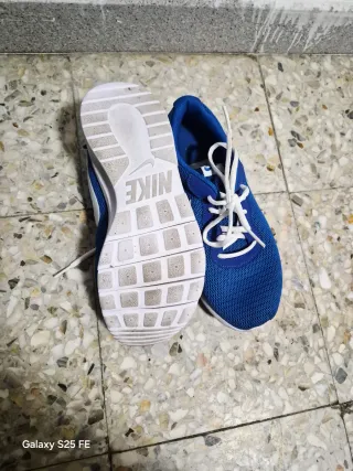 Zapatillas Nike Azules y Blancas
