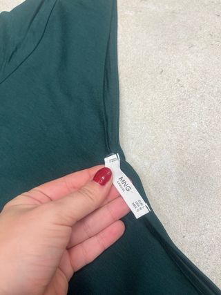 Lote Mango: Camiseta verde y falda negra Talla L