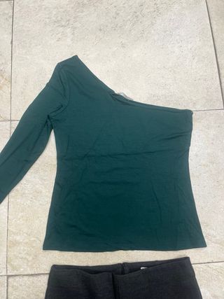 Lote Mango: Camiseta verde y falda negra Talla L