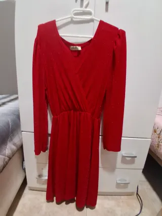 Vestido rojo brillante manga larga