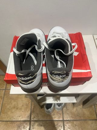 Zapatillas Adidas Blancas y Negras