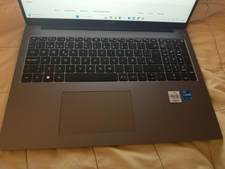 Huawei Matebook D16 Gris Poco Uso está impecable