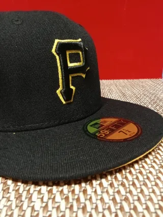 Gorra New Era 59Fifty Negra y amarillo  Talla7.1/4