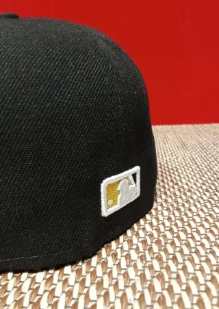 Gorra New Era 59Fifty Negra y amarillo  Talla7.1/4