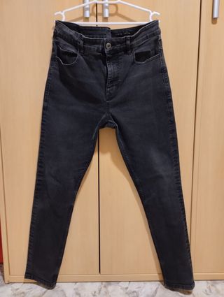 Pantalón vaquero gris