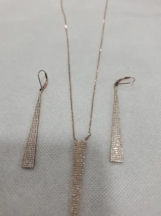 Conjunto Plata Collar y Pendientes Triángulo