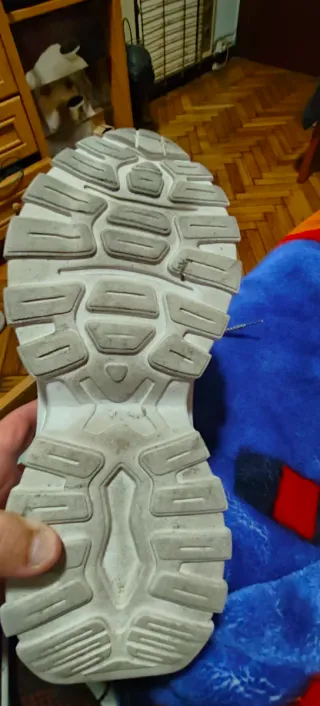 Zapatillas deportivas negras, azules y blancas