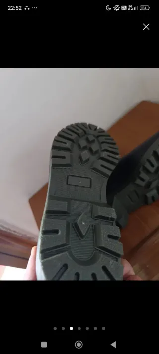 Botas de lluvia negras y verde oliva