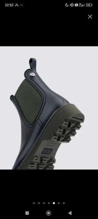 Botas de lluvia negras y verde oliva