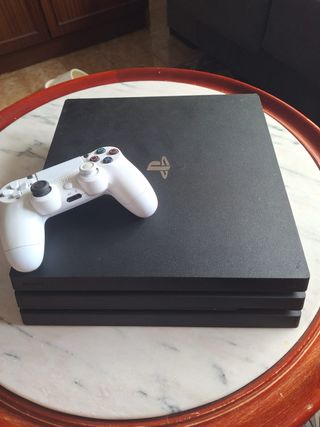 Consola PS4 Pro Negra + Mando Blanco