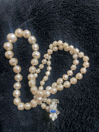 Collar de perlas con cierre de plata y zafiro