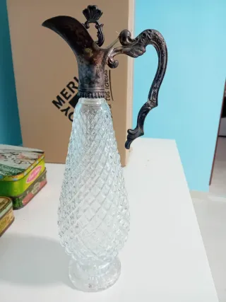 Jarra licorera vintage cristal y metal