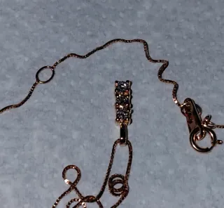 Collar y colgante de diamantes en oro 18k