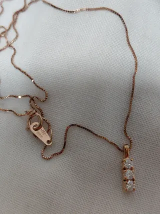 Collar y colgante de diamantes en oro 18k