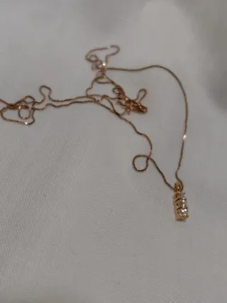 Collar y colgante de diamantes en oro 18k