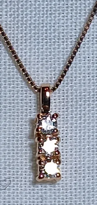 Collar y colgante de diamantes en oro 18k