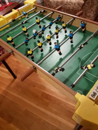 Futbolín infantil amarillo