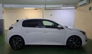 Peugeot 208 2021